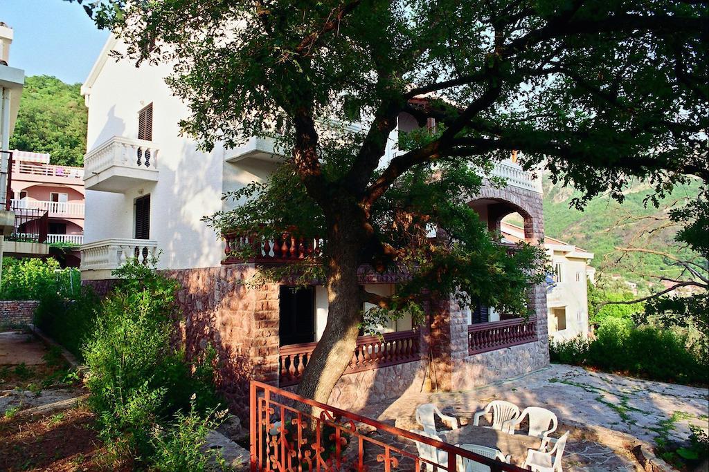 Villa Sara Guesthouse Свети-Стефан Экстерьер фото