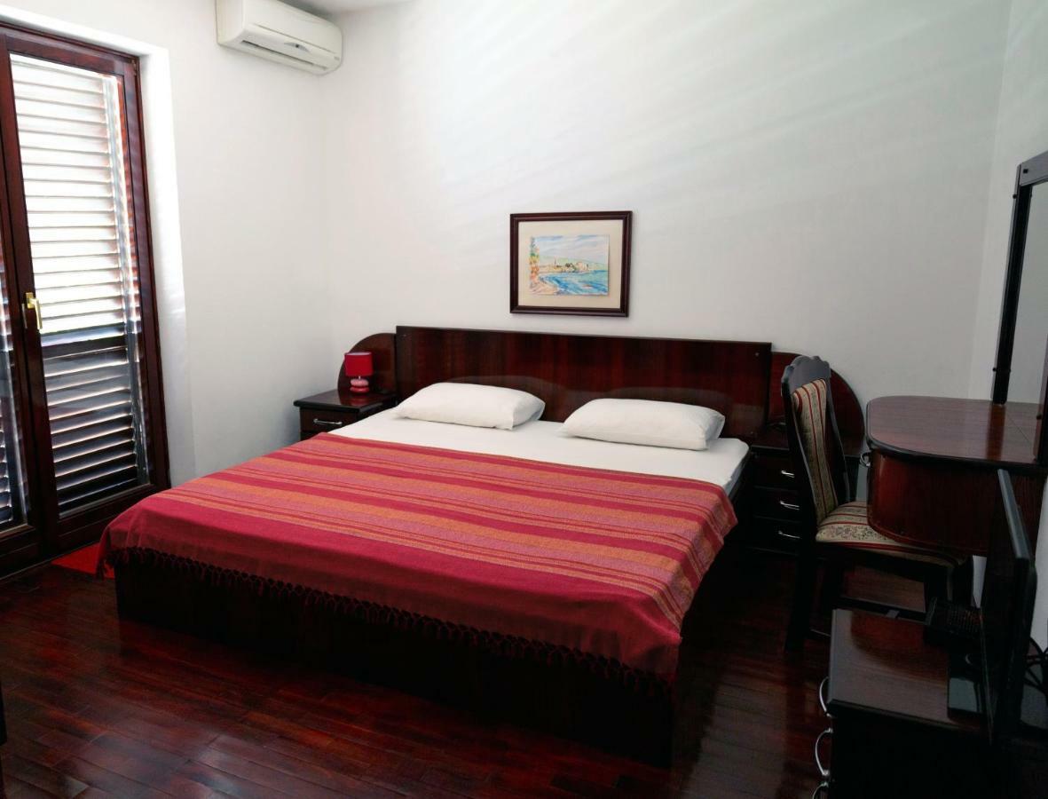 Villa Sara Guesthouse Свети-Стефан Экстерьер фото
