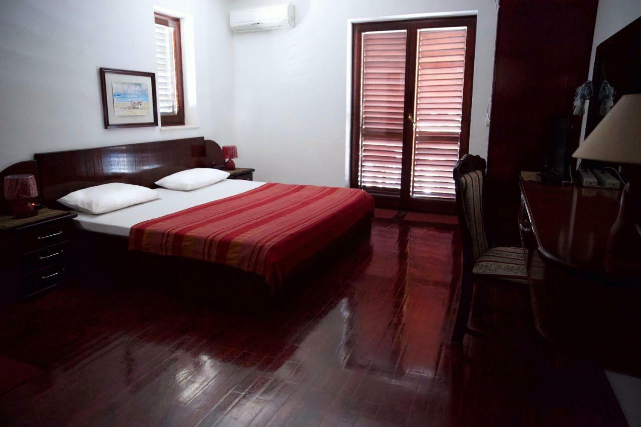 Villa Sara Guesthouse Свети-Стефан Экстерьер фото